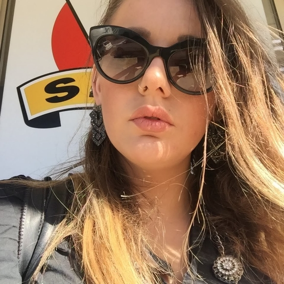 Meet your Posher, Sasha - Picture 14 of 16